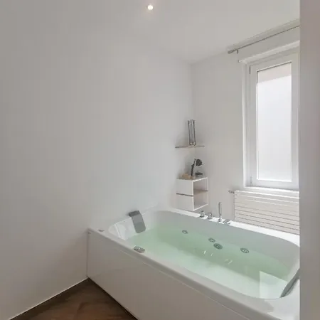 招待所 Maqueda Mood