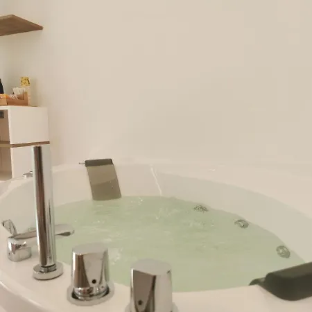 Maqueda Mood 招待所 4*